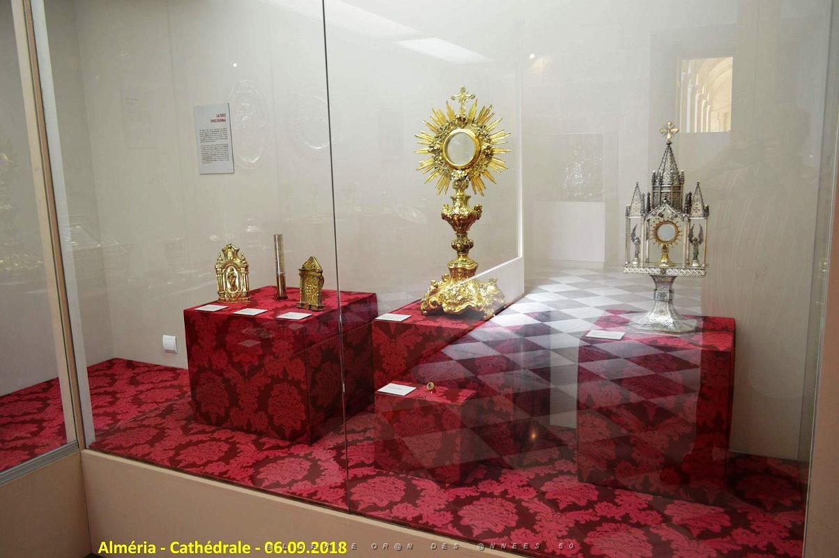 28 LA CATHEDRALE ET LE FORTERESSE DE L INCARNATION (111).JPG